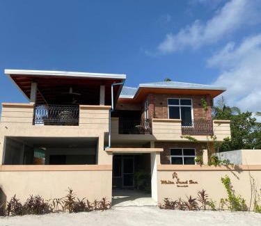Maamigili Hotel | White Sand Inn