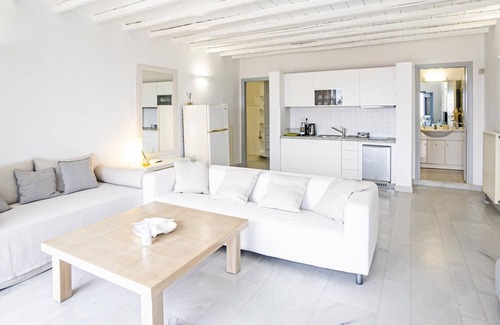 Posidonia Villa | White Shell Suite