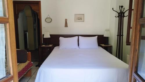 Zagora-Mouresi Villa | White stone house with great sea view