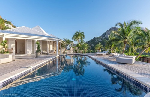 Camaruche Villa | White Sun (2/3 Rooms)