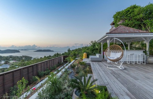 Camaruche Villa | White Sun (2/3 Rooms)