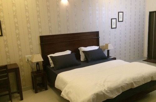 Sanganer Bed & Breakfast | White tulips home stay