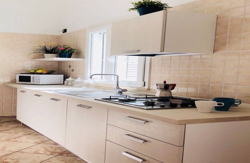 Alcamo Marina Villa | WHITE VILLA sleeps up to 23 people IDEAL FOR FAMILIES AND FRIENDS
