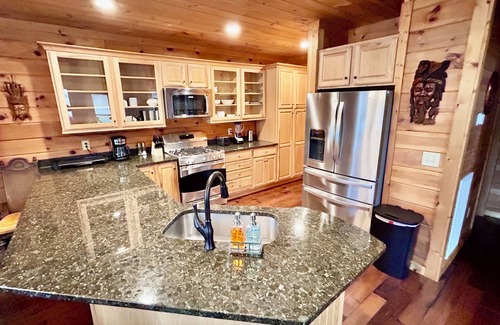 Ocoee Cabin | White water cabin is cozy, quiet and peaceful environment that is relaxing.