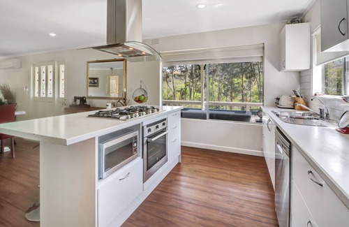 Macs Cove Cottage | White Willow Escape: Come and discover the charms of White Willow Escape