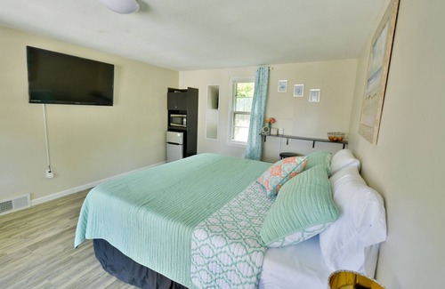 Whitehall Hotel | Whitehall Cottages Boutique Motel - King Beds