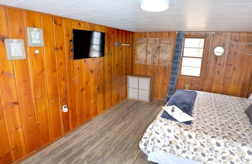 Whitehall Hotel | Whitehall Cottages Boutique Motel - King Bed
