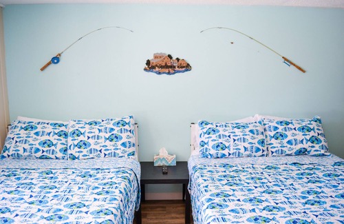 Whitehall Hotel | Whitehall Cottages Boutique Motel - 2 Full Beds