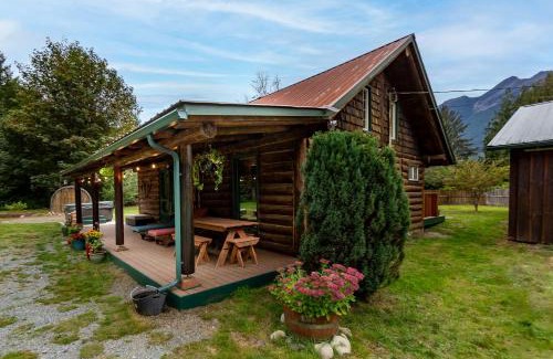 Lime Kiln House | Whitehorse Mountain Retreat - Hot tub - Fireplace