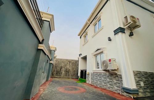 Arigbajo Apartment | Whitehouse One-Bedroom Apartment Abeokuta
