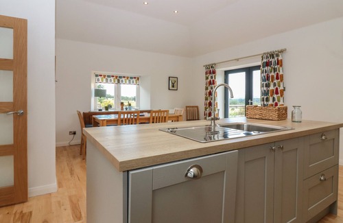 Forfar House | WHITEHOUSE WOODWRAE, pet friendly, with hot tub in Forfar