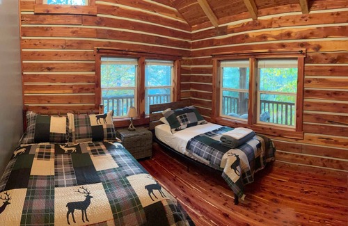 Rome Cabin | Whitetail Lodge, Twin Lakes Country Cabins
