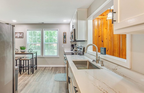 Whiteville House | Whiteville Home w/Fire Pit Near Lake Waccamaw!
