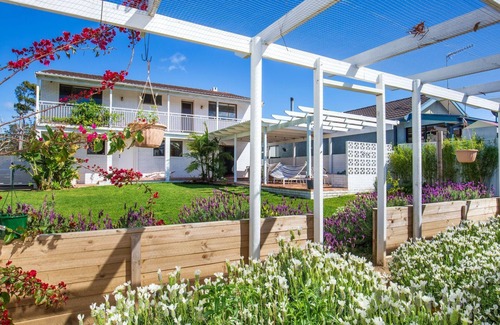 Callala Beach House | Whitewash - Pet Friendly - 5 Mins Walk to Beach