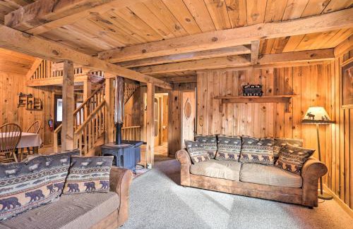 Deadwood House | Whitewood Cabin Deck, Gas Grill and Hot Tub!