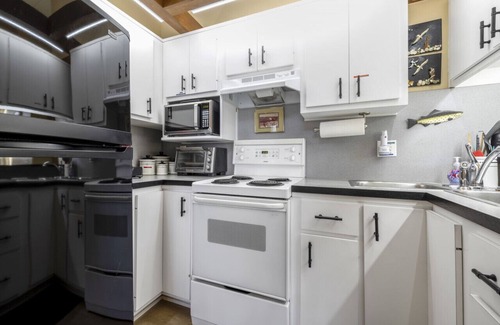Cedar Key House | Whitman Point Townhome Unit A is Gulf Front with Sunsets & fishing pier