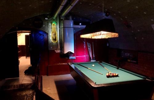 Palace District Apartment | whole basement former pub 5 for Stag do