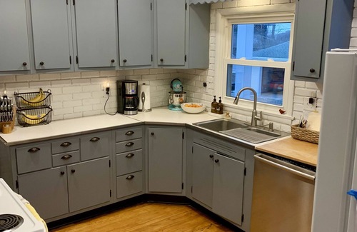 Hillsdale House | Whole Home Perfect for a Couple or Young Family, Close to Hillsdale College