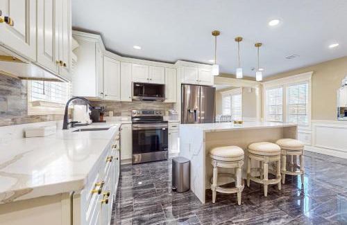 Holyoke House | Whole Home - Victory Residence