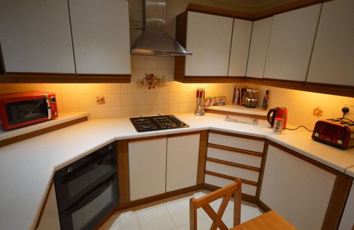Hinckley House | ★ Whole House ★near town centre ★ off road parking ★
