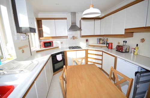Hinckley House | ★ Whole House ★near town centre ★ off road parking ★