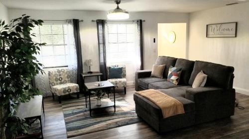 West Palm Beach House | Whole House+Renovated+Pool+Lanai+BBQ+Close to All