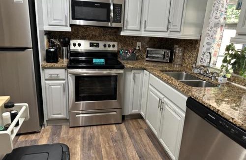 West Palm Beach House | Whole House+Renovated+Pool+Lanai+BBQ+Close to All