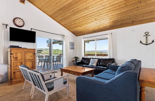 Bradley Cabin | Whole Peninsula (6 houses with 1 studio and 3 boat docks)