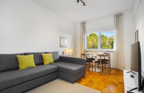 Alges Apartment | WHome Peaceful Algés Family Home away from City Noise