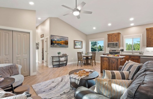 West Yellowstone Apartment | Why Guests Say “We’ll Never Stay Anywhere Else” near Yellowstone National Park!