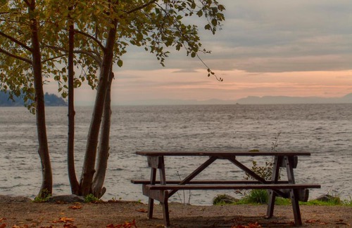 West Vancouver Apartment | Whytecliff Park place near ocean