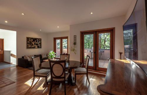 West Vancouver Apartment | Whytecliff Park place near ocean