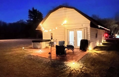 Lawton House | Wichita Mtns Barn@Ft Sill, Medicine Park, Hot tub