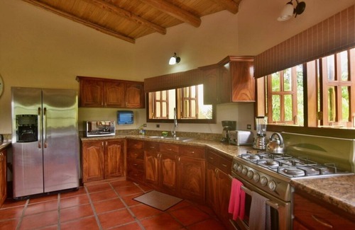 El Fosforo House | Wide Luxury Home with Pool & Jacuzzi access & Amazing Volcano and Lake views