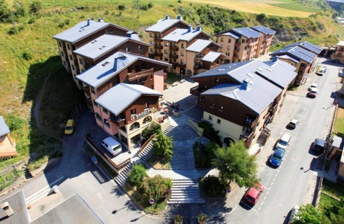 Val Cenis Apartment | Wifi, 100m from resort center, 3rd floor, view street, balcony, parking, tv, ski locker, 33m²