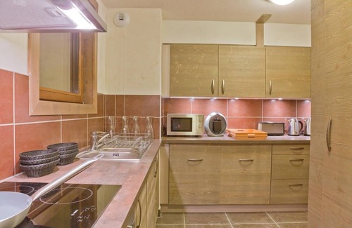 Val-Thorens Apartment | Wifi, 100m from ski slopes, fitness, swimming pool, sauna, hammam, balcony, fireplace or stove, tv