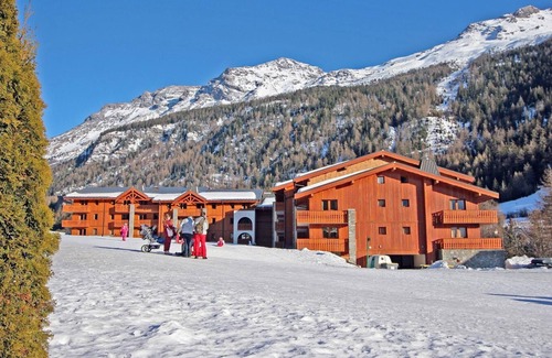 Lanslevillard Apartment | Wifi, 200m from ski slopes, fitness, sauna, balcony, parking, tv, ski locker, 49m², Val Cenis