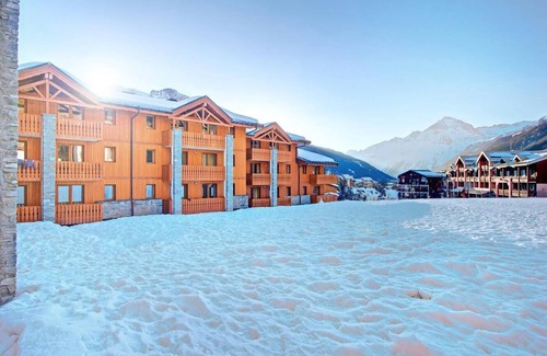 Lanslevillard Apartment | Wifi, 200m from ski slopes, fitness, sauna, balcony, parking, tv, ski locker, 49m², Val Cenis