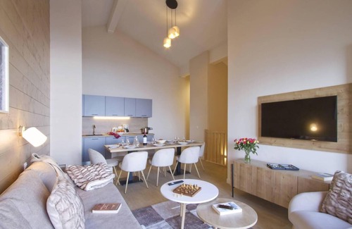 Eclose-Est Apartment | Wifi, 50m from ski slopes, fitness, sauna, hammam, balcony, tv, ski locker, 45m², Alpe d'Huez