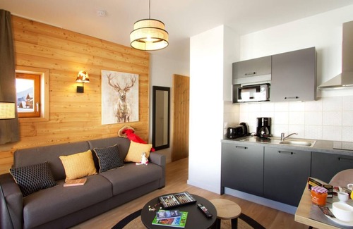 Orcieres-Merlette Apartment | Wifi, 90m from ski slopes, fitness, swimming pool, terrace, balcony, tv, 62m²