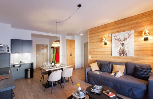 Orcieres-Merlette Apartment | Wifi, 90m from ski slopes, fitness, swimming pool, terrace, balcony, tv, 62m²
