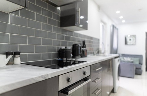 Riverside Apartment | WiFi | Garden | 2BR