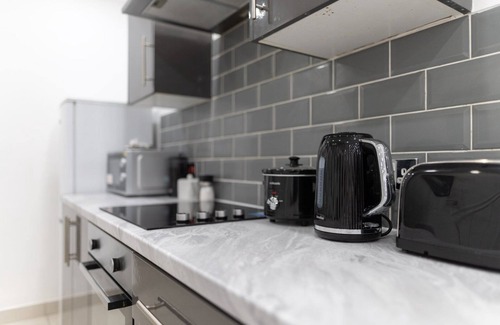 Riverside Apartment | WiFi | Garden | 2BR
