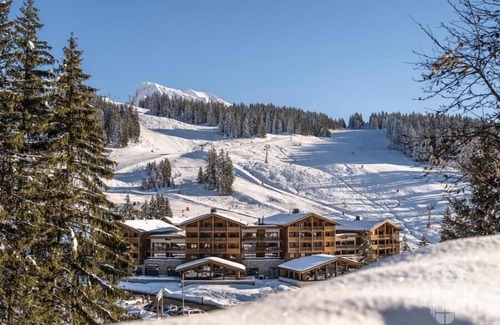 Manigod Apartment | Wifi, ski-in/ski-out & foot of the slopes, view ski slopes, swimming pool, sauna, hammam, balcony