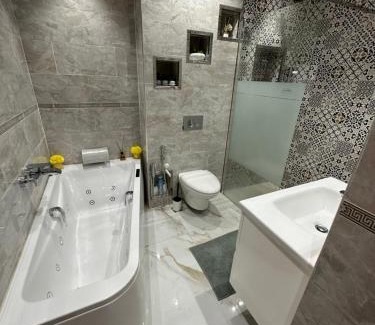 Tetouan Apartment | Wilaya Sunset Luxe, Private Jacuzzi & Hamam, Tetuan