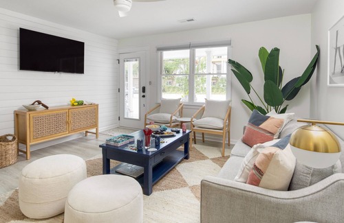 Isle of Palms House | Wild Dune by AvantStay | Close to Beach w/ Pool & Large Backyard!