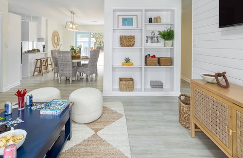 Isle of Palms House | Wild Dune by AvantStay | Close to Beach w/ Pool & Large Backyard!