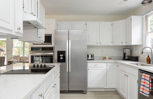Isle of Palms House | Wild Dune by AvantStay | Close to Beach w/ Pool & Large Backyard!