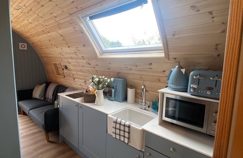 Newton Ferrers Cabin | Wild Luxury Bluebell Glamping Pod with Wood Fired Hot Tub in quiet rural setting