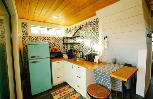 Dripping Springs Apartment | Wild Oak Cottage, Cabin on cliff w pro coffee!